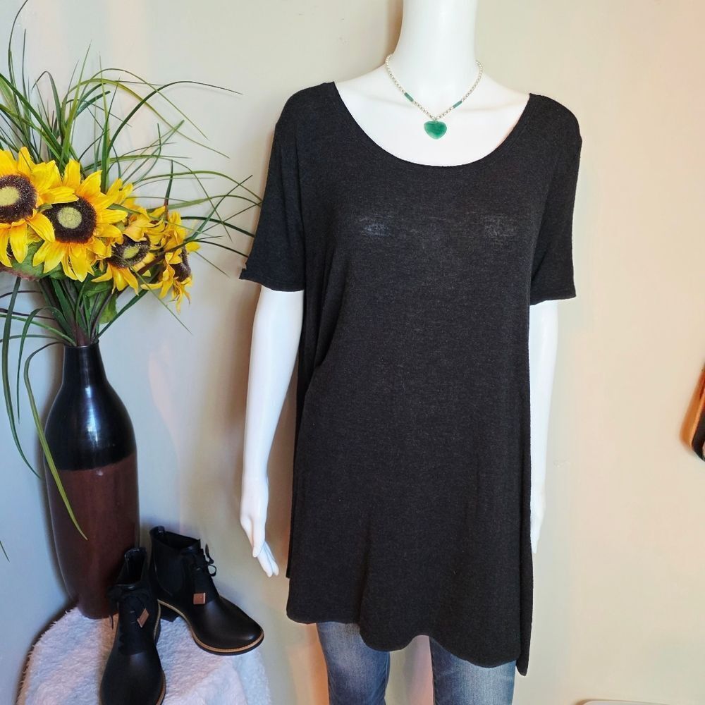 Brandy Melville Charcoal Short Sleeve Tee - Picture 3 of 5